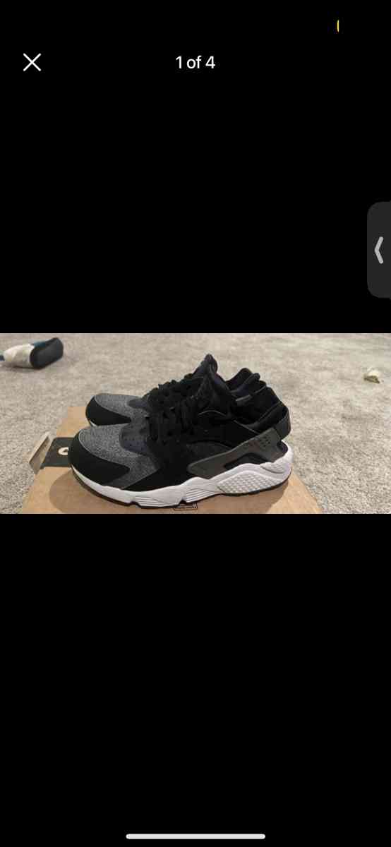 Mens Nike Hurcahes Size 10