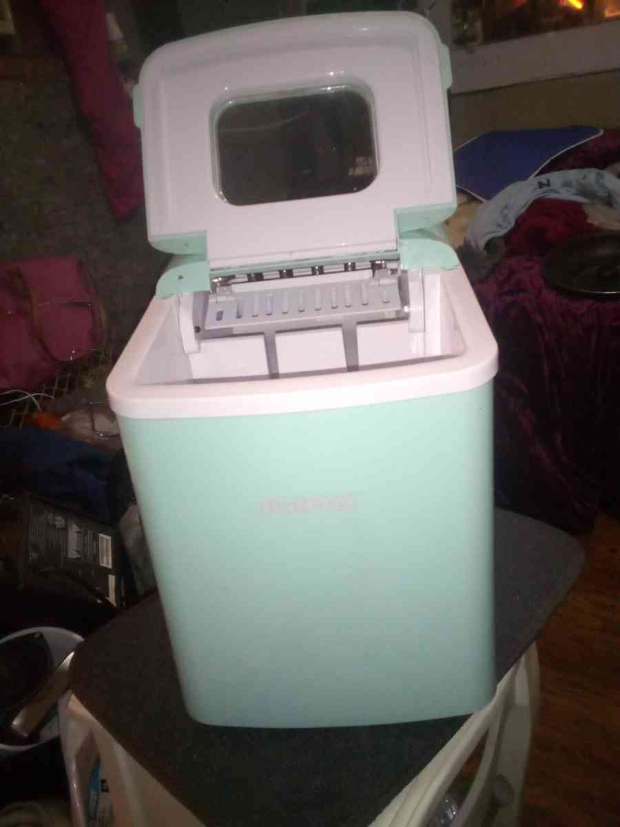 igloo ice maker