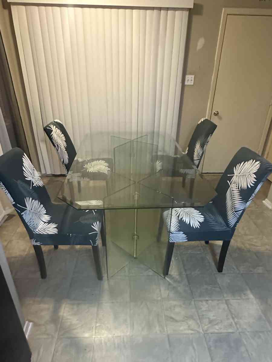 glass table for sale 50 dollars must go yo day