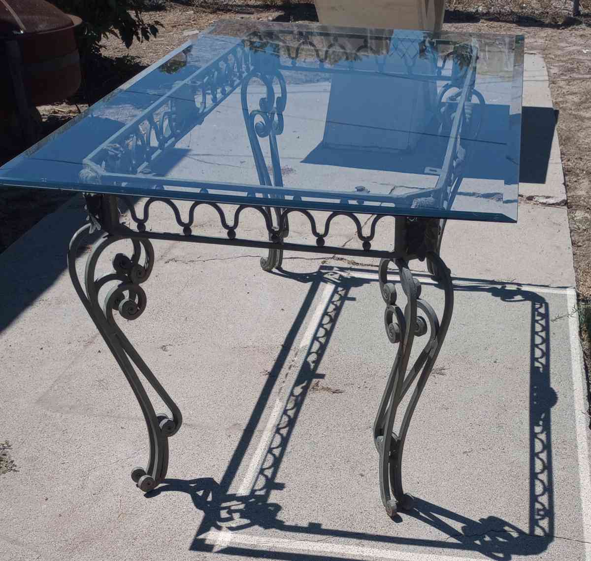 GLASS TABLE