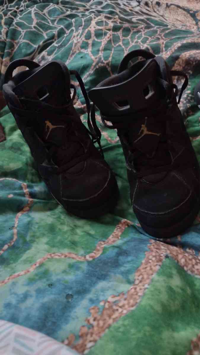 Jordans size 2y3y both pairs