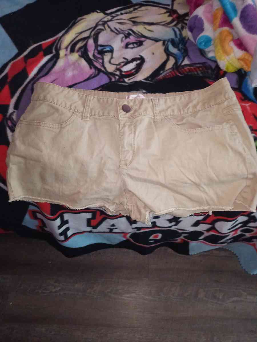 jr size 17 shorts