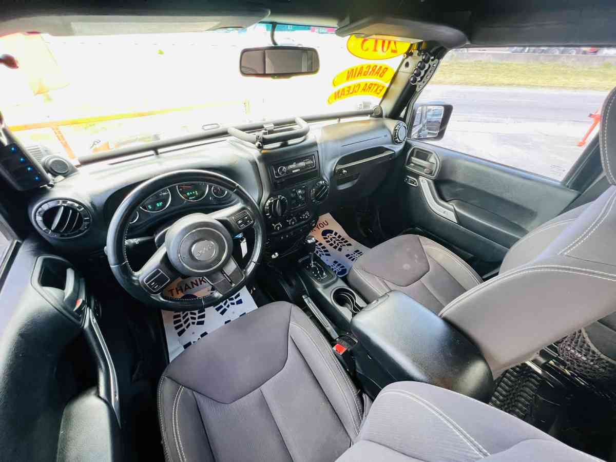 2013 Jeep Wrangler Unlimited 95k millas