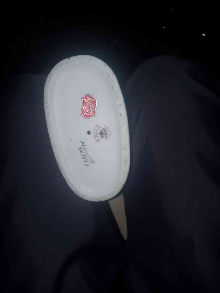 female pheasant statue