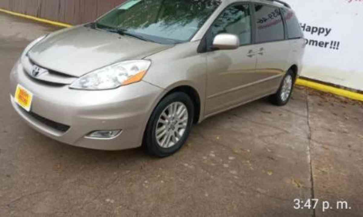 2010 Toyota Sienna CE FWD 7 Passenger 100 k millas