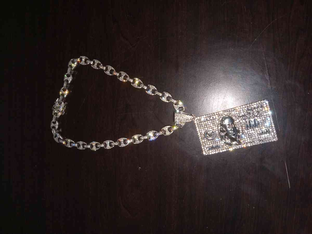 Shiny Banknote Pendant with 13mm Pig Nose Necklace Rhineston