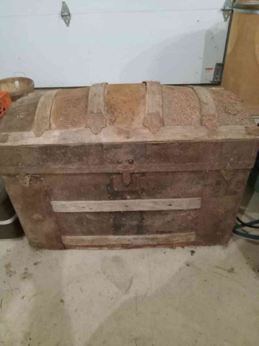 Steamer trunk