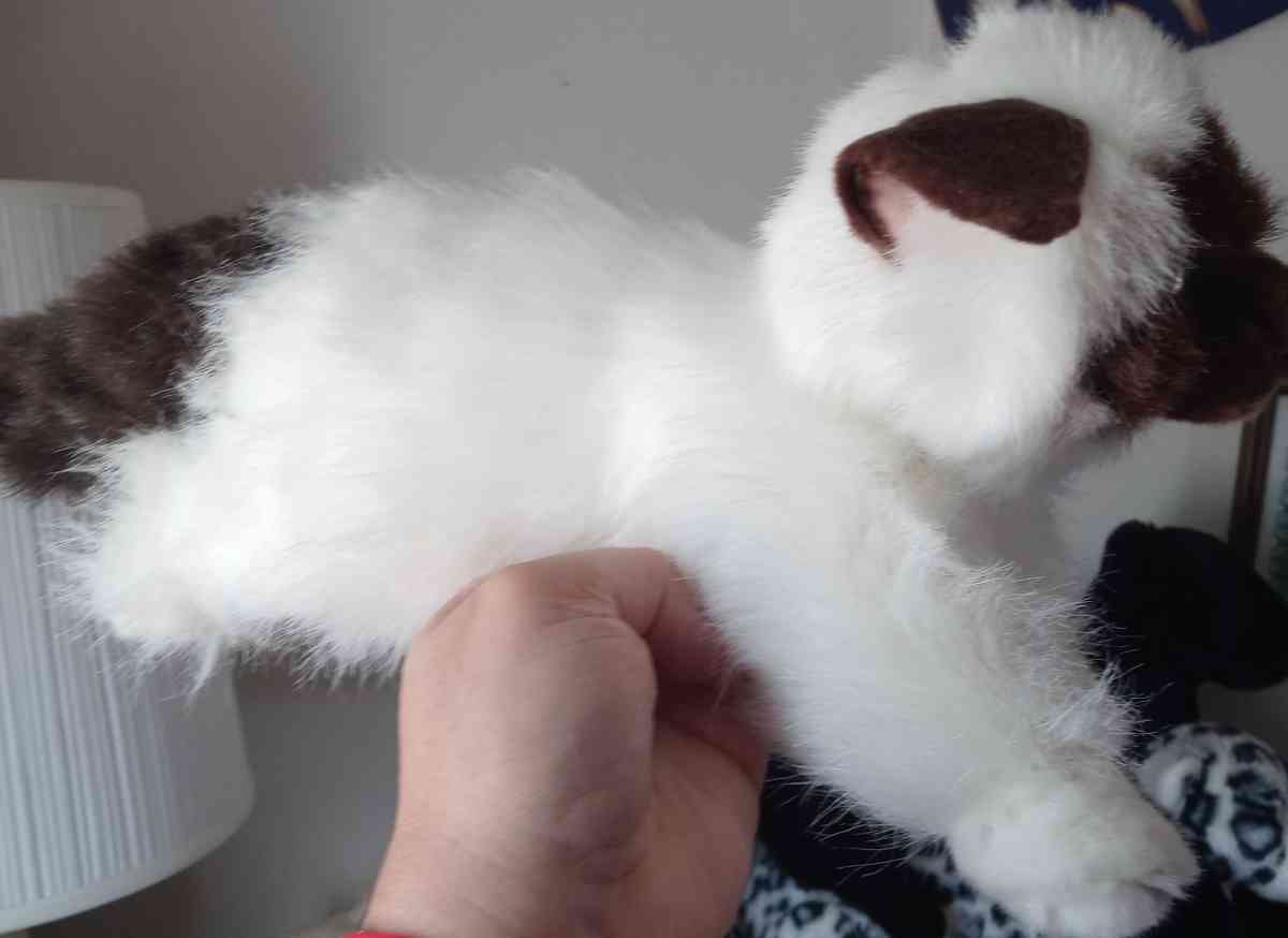 3 BRAND NEW SIAMESE PLUSH COLLECTOR CATS 5 EACH