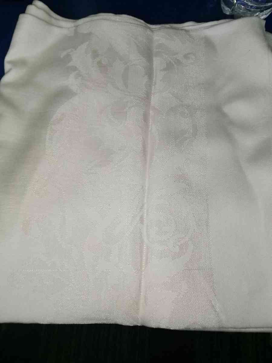 Vintage Linen Tablecloth and 8 napkins