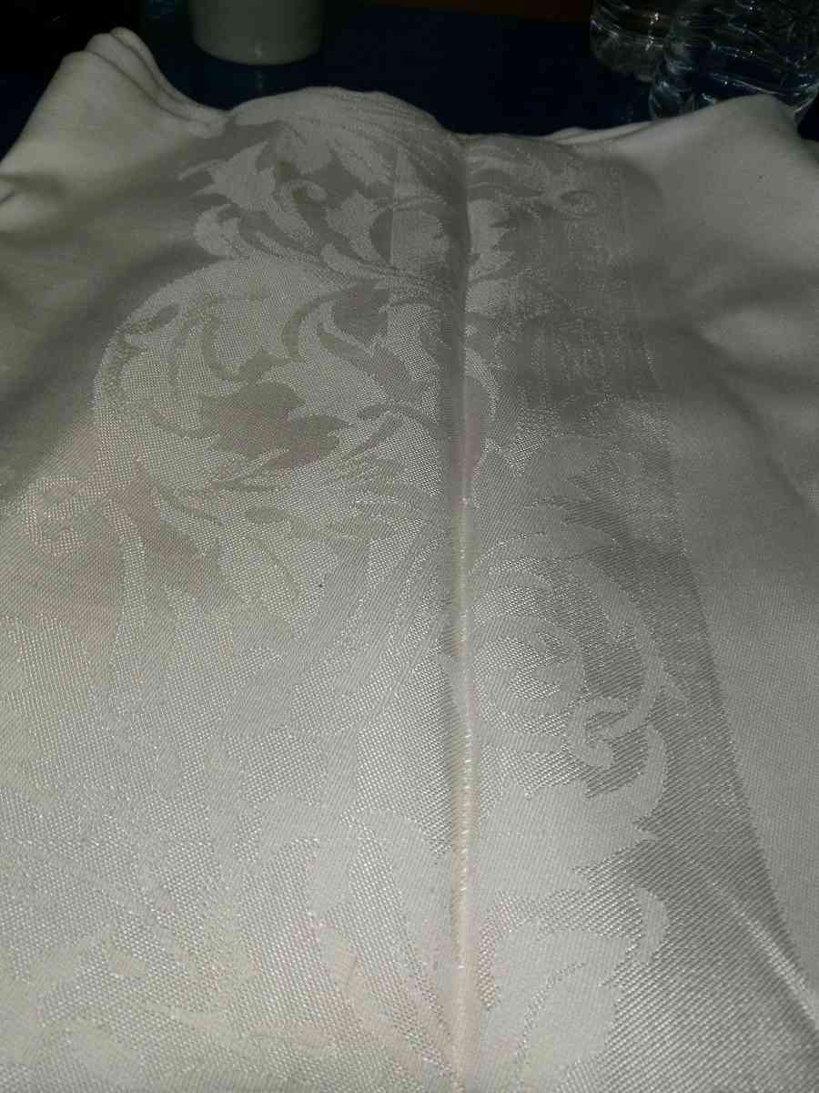 Vintage Linen Tablecloth and 8 napkins