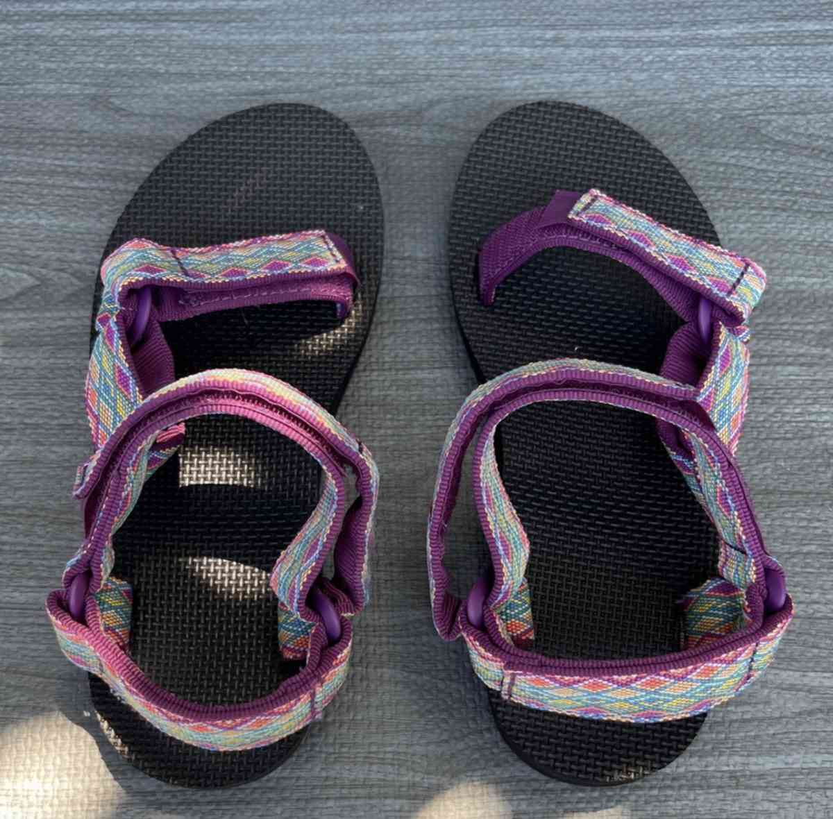 TEVA WMNS size 6