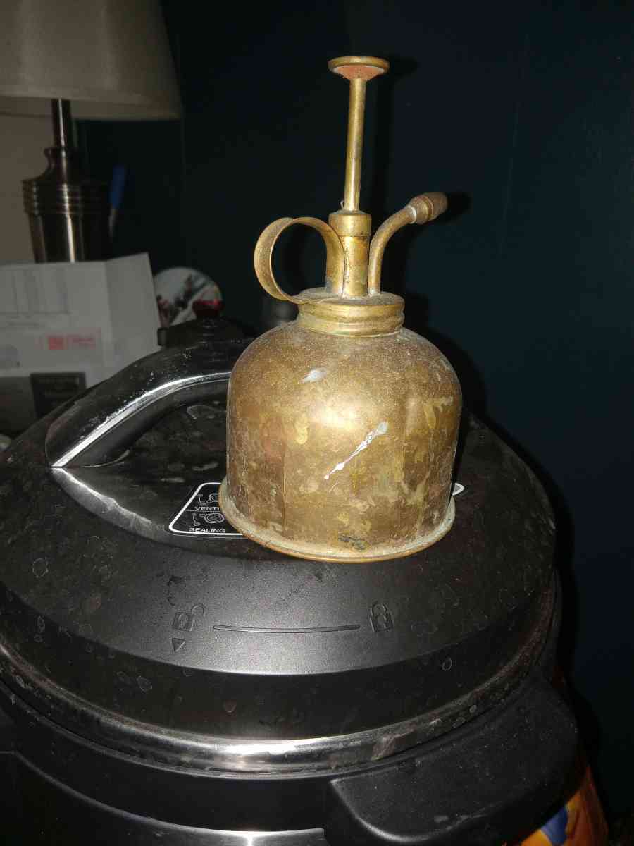vintage oil can