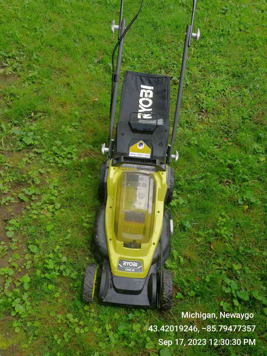 13 Inch Battery Powered Ryobi Lawnmower