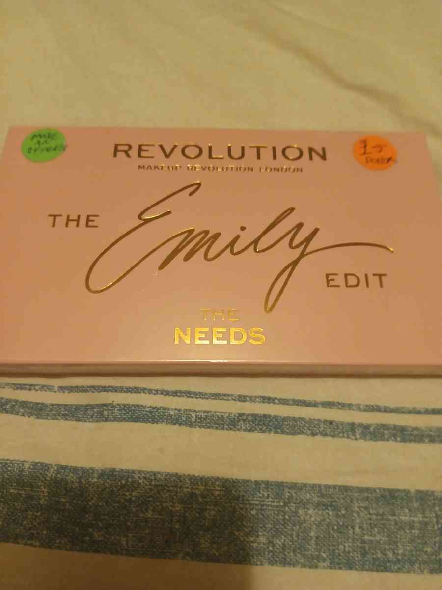 eyeshadow palettes full size four five of them