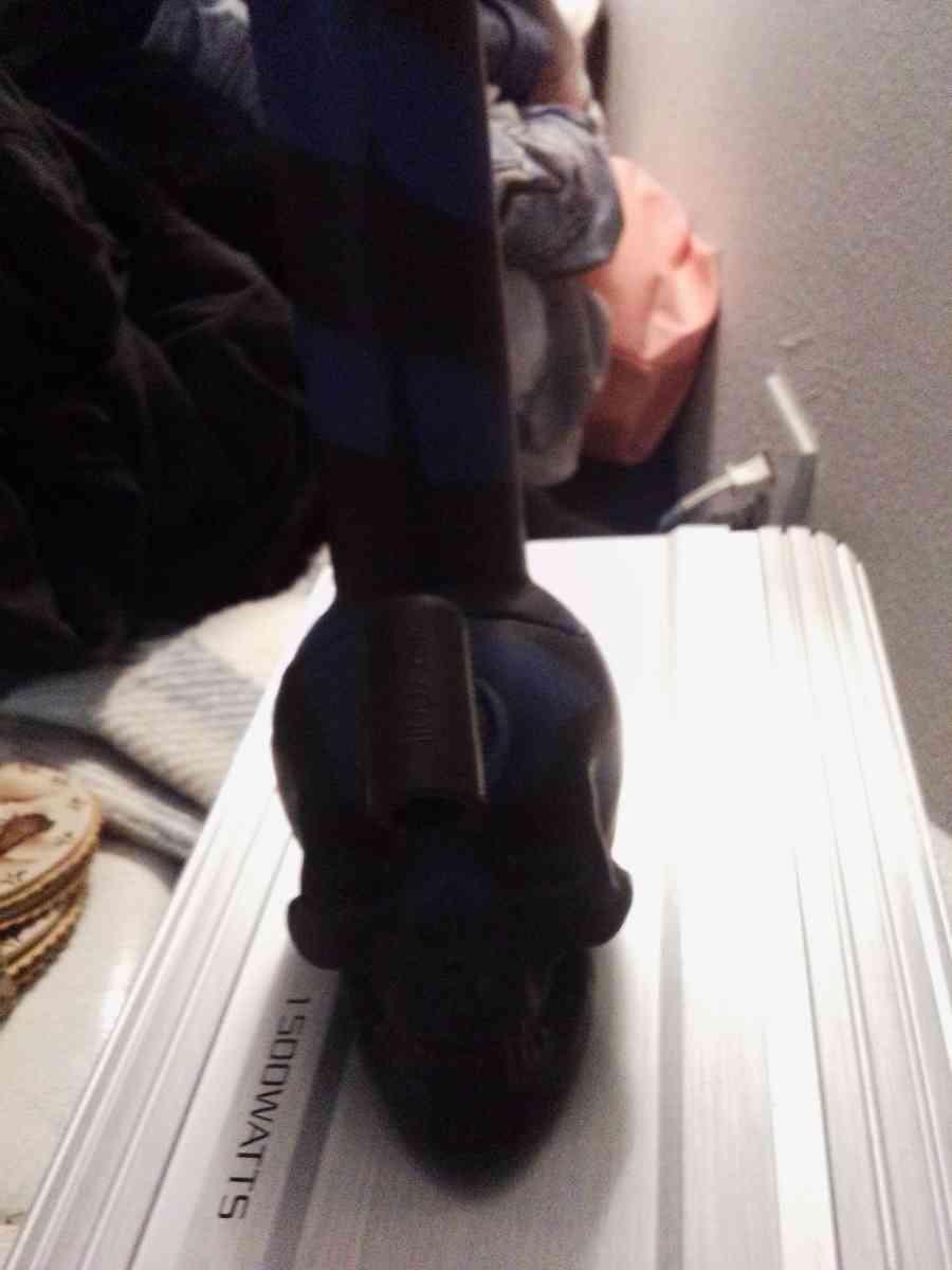 dark blue skull bong