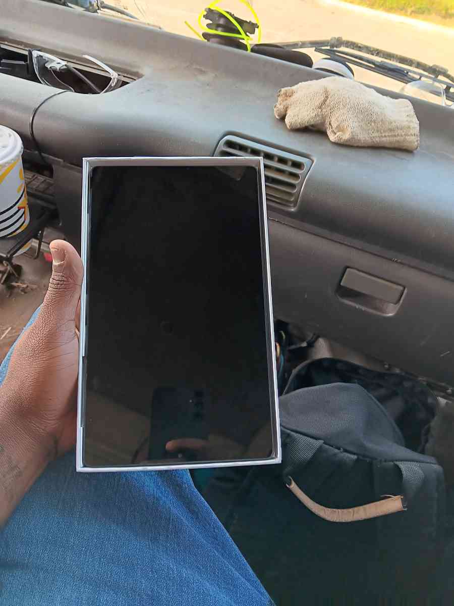 Samsung galaxy tab s7 with service on it