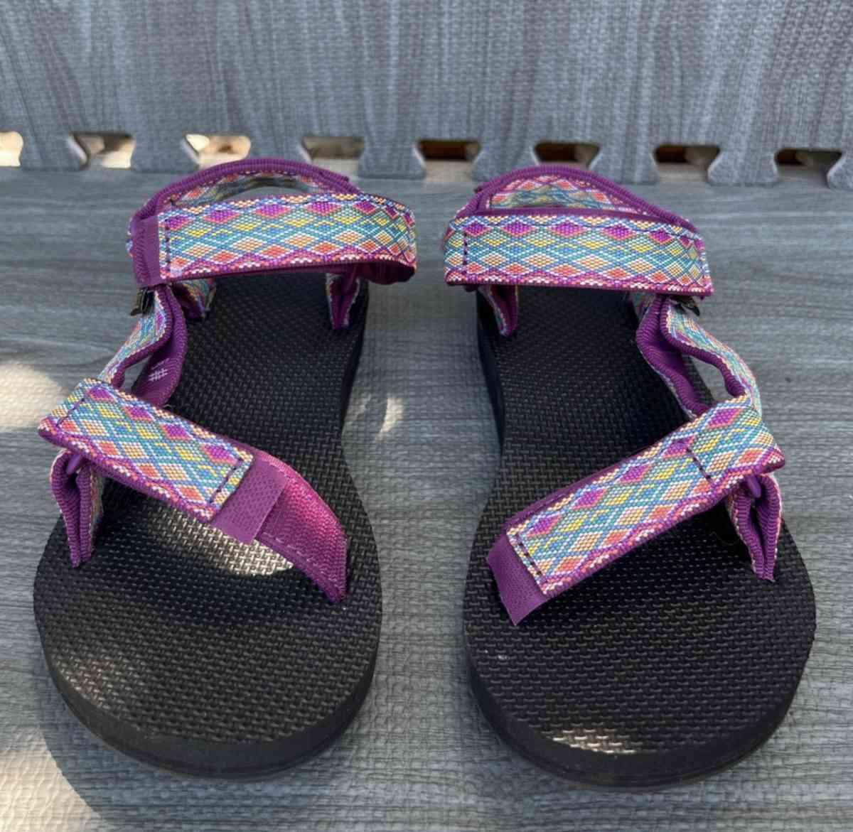TEVA WMNS size 6
