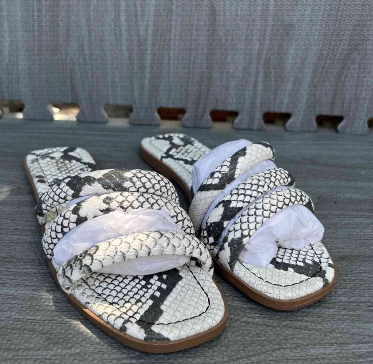 sandals size 7 and a half