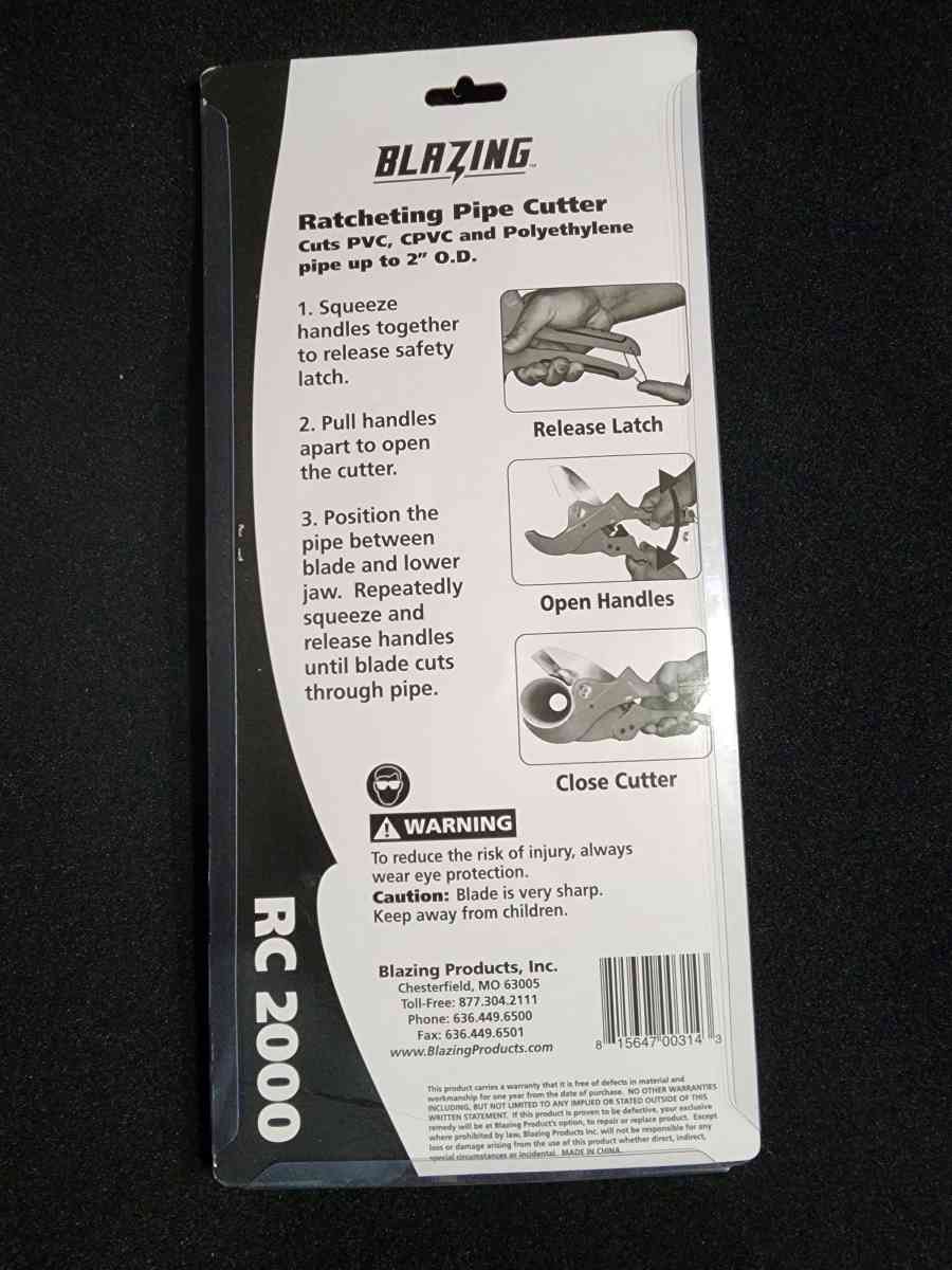 Ratcheting pipe cutter