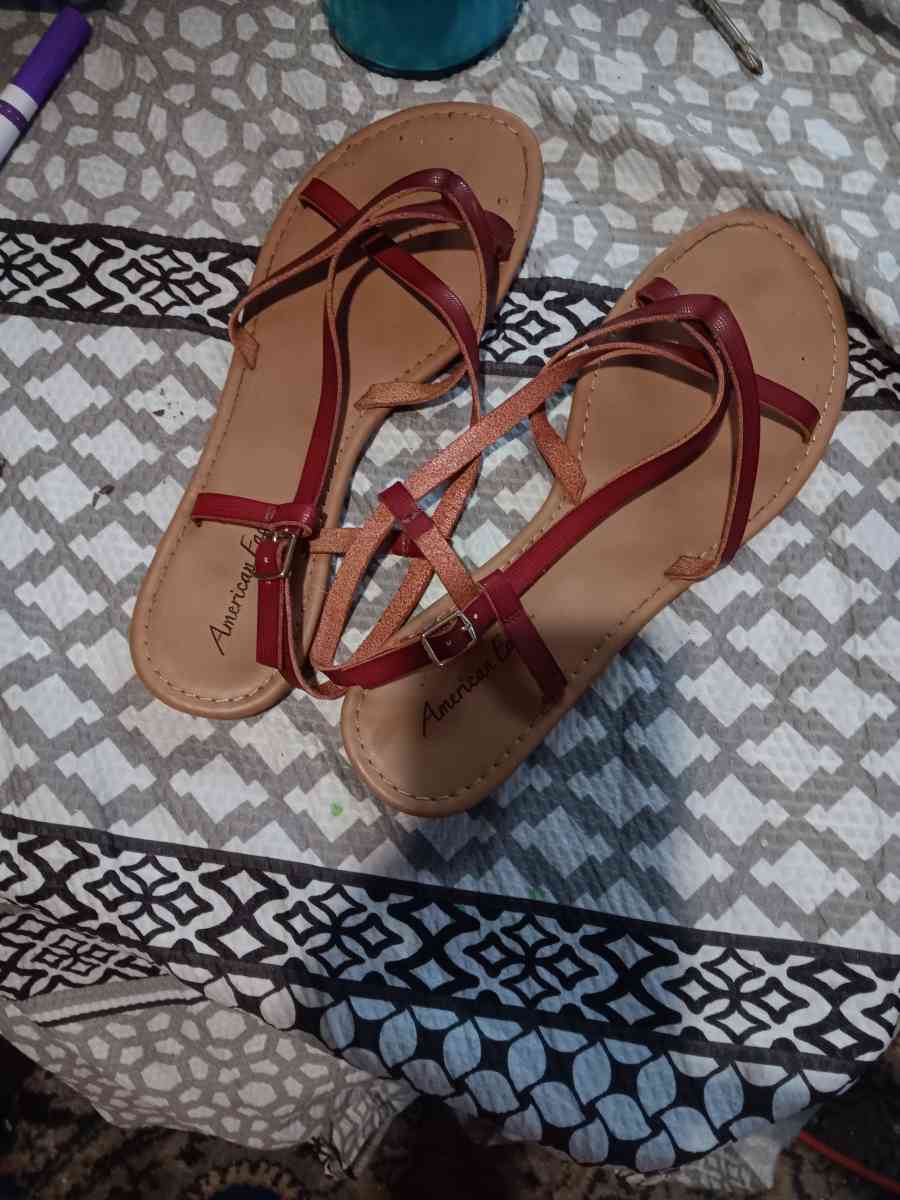 womans sandels size 11