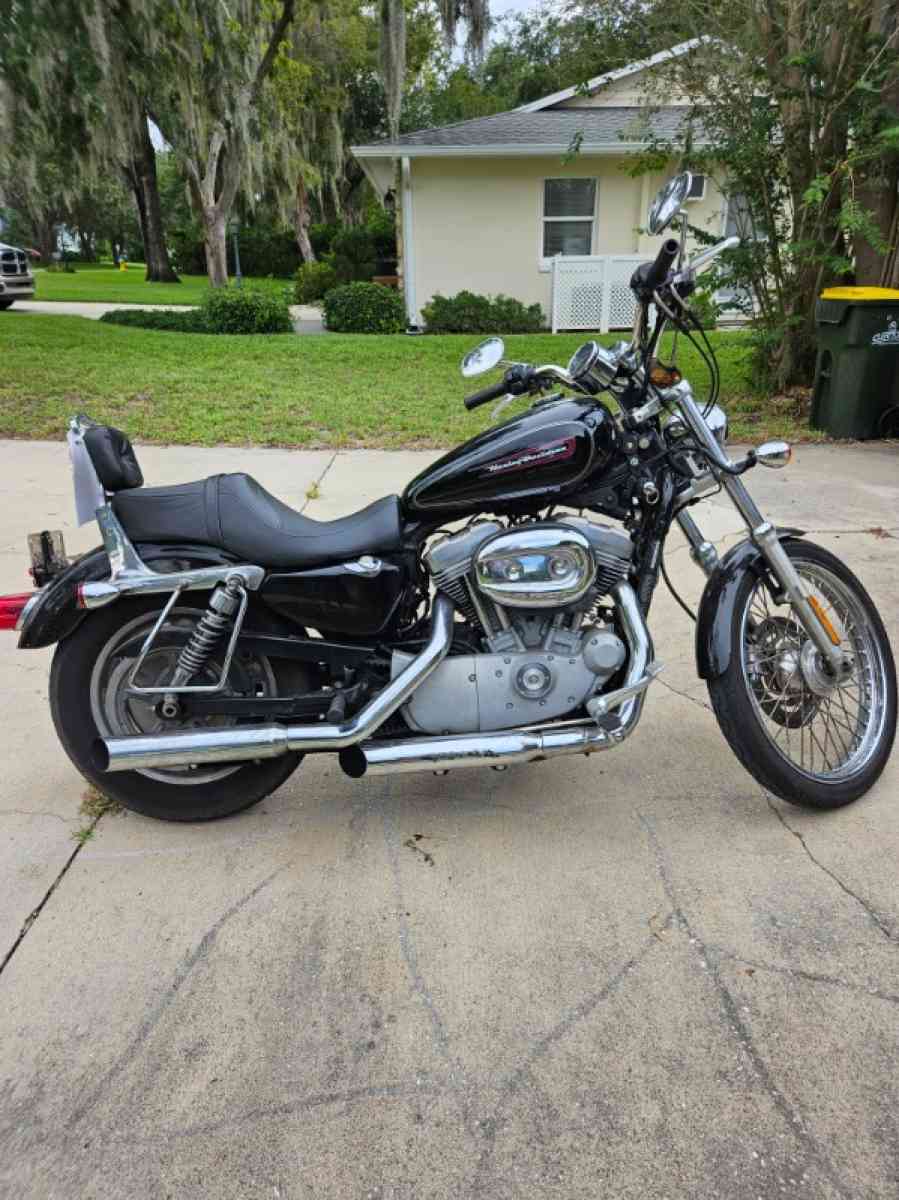 Harley Davidson motorcycle 09 Sportster 883