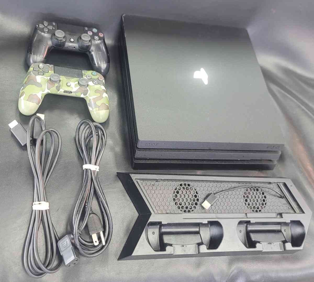 Playstation 4 Pro PS4 1TB W Cable  Two Controller Set