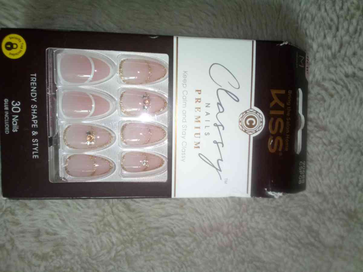 Kiss nails