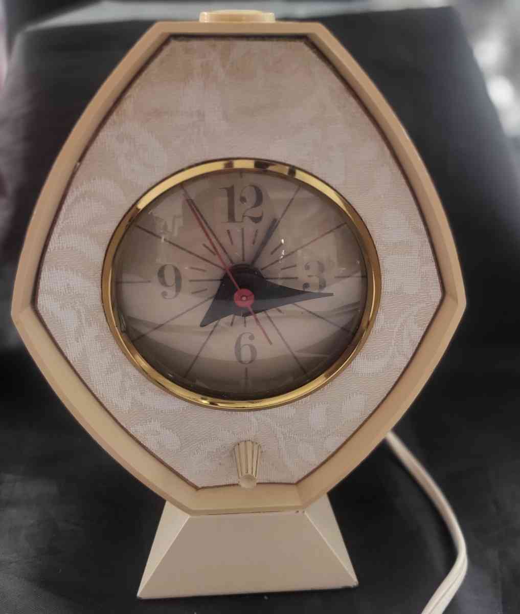 Vintage Brown and Bigelow Projection  Clock plus Bulbs