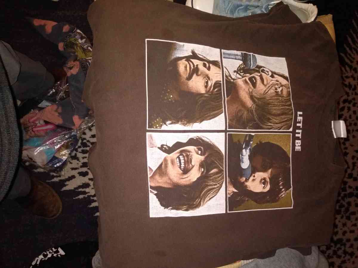 BEATLES TSHIRT LET IT GO