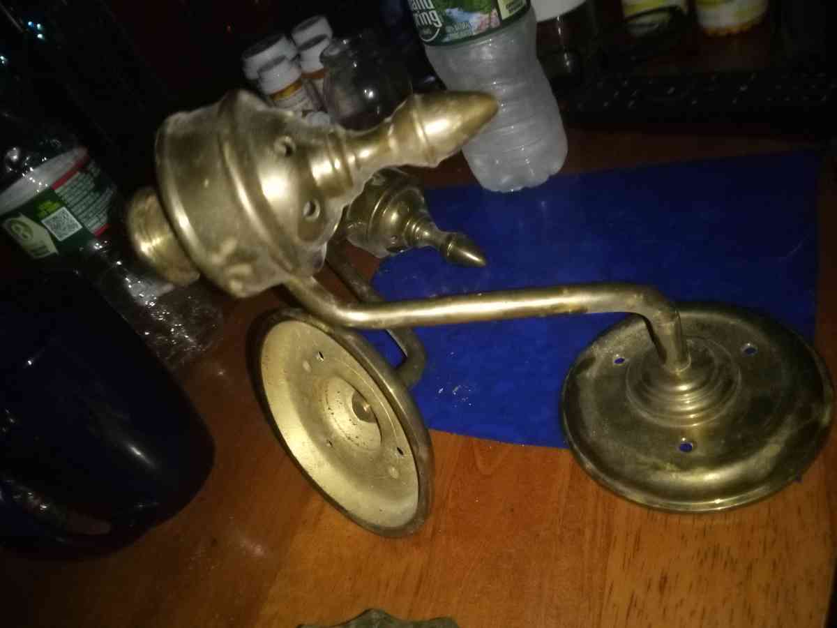 2 Brass wall sconces