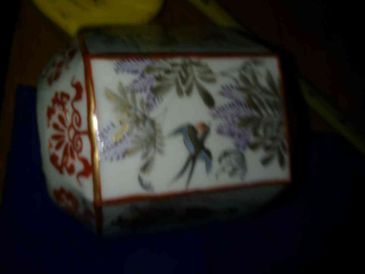 Hand Painted Oriental tea caddy no lid