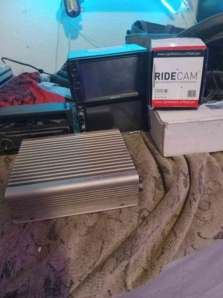 Im selling this exquisite car stereos like new one owner ste