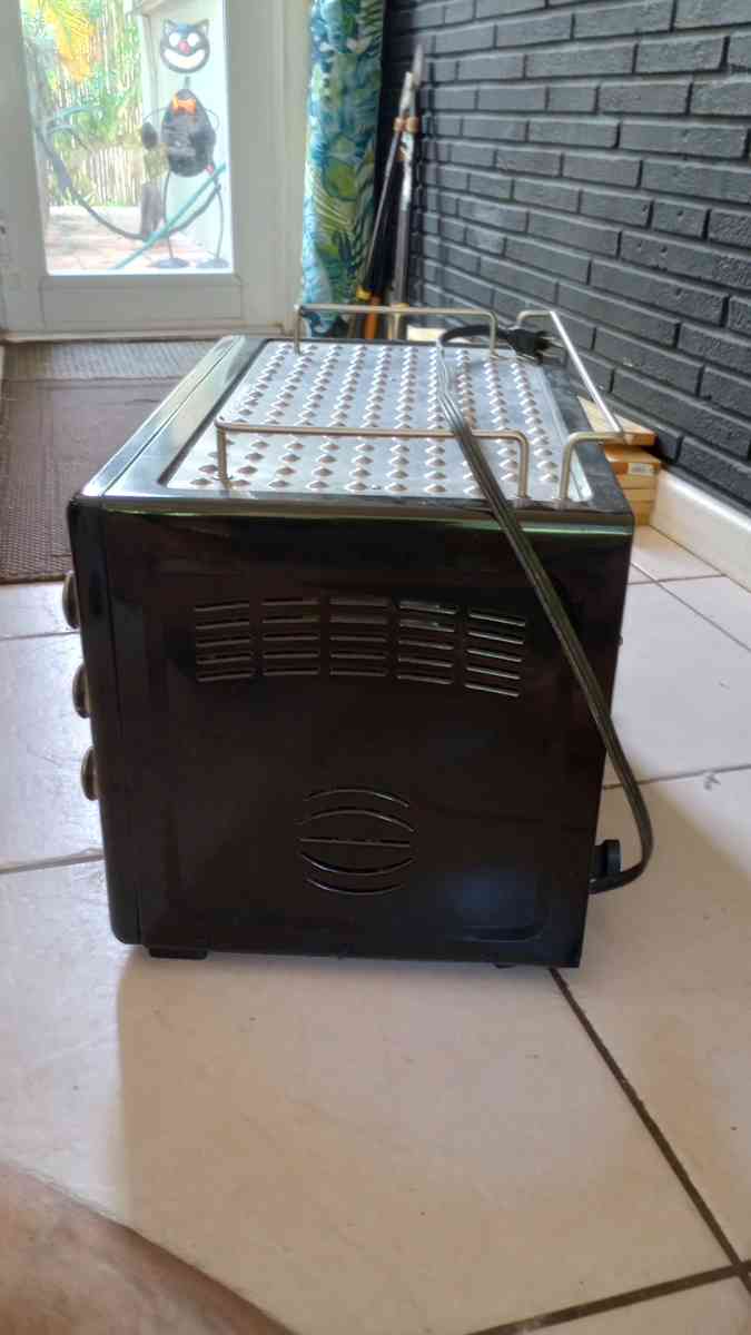 The Food Network countertop convection oven