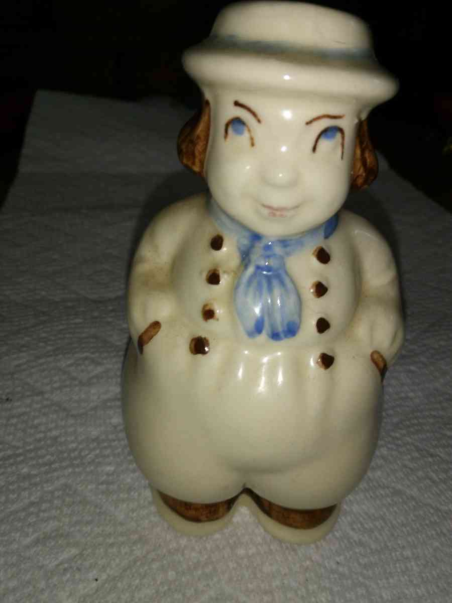 Shawnee Dutch boy Shaker