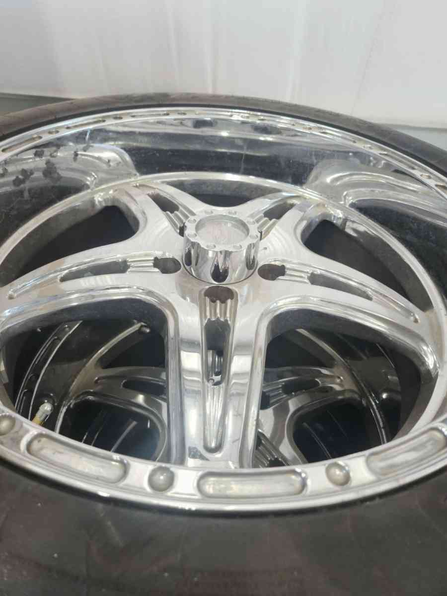 CHROME CHRYSLER 300 WHEELS AND TIRES