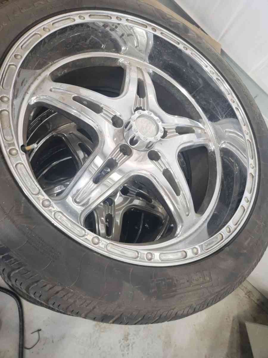 CHROME CHRYSLER 300 WHEELS AND TIRES