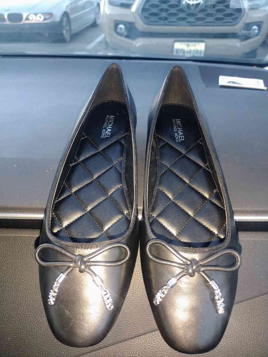 SIZE 7 MICHAEL KORS FLATS