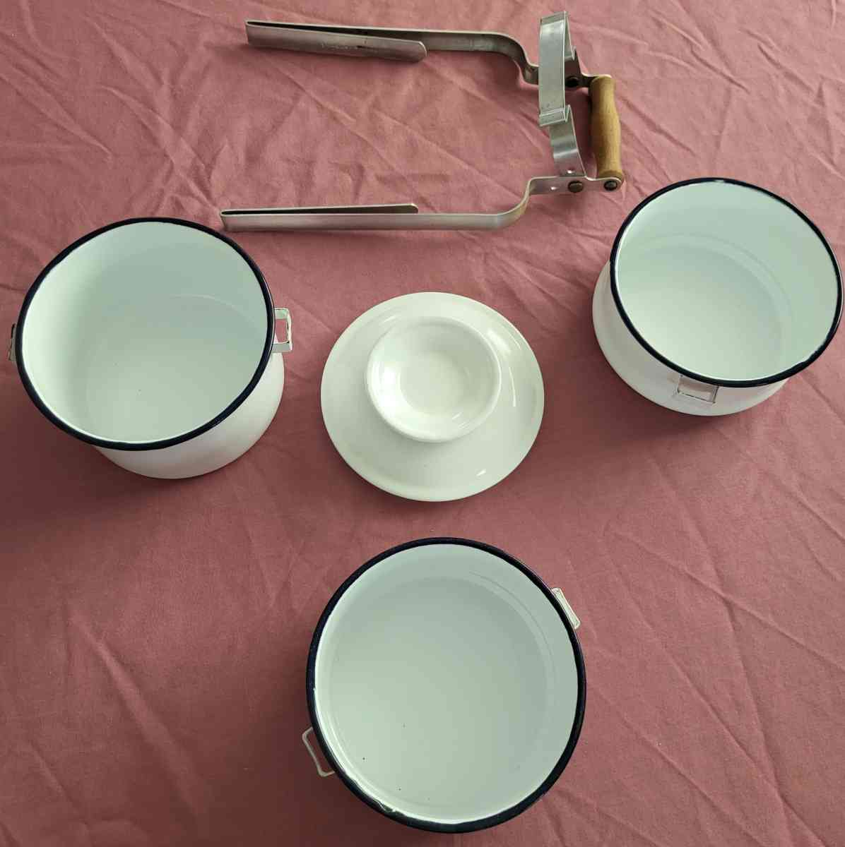 Retro 3 Tiered Enamalware Lunch Carrier