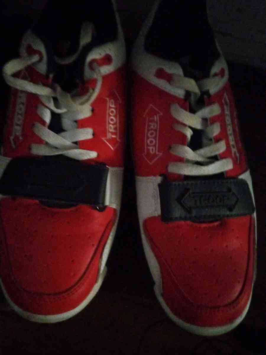 TROOP Cobra size 8 us