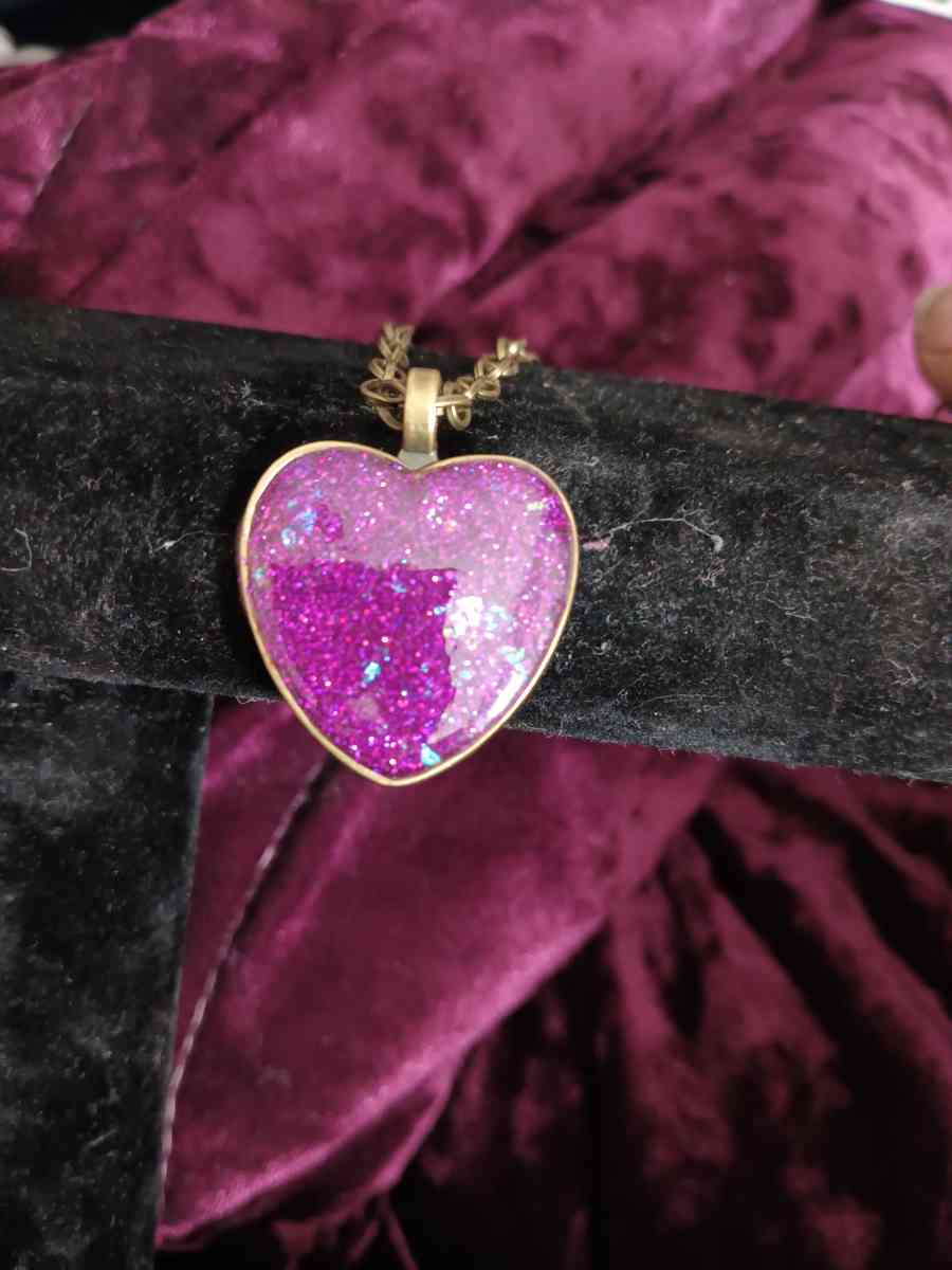 Resin filled hear shaped neckless