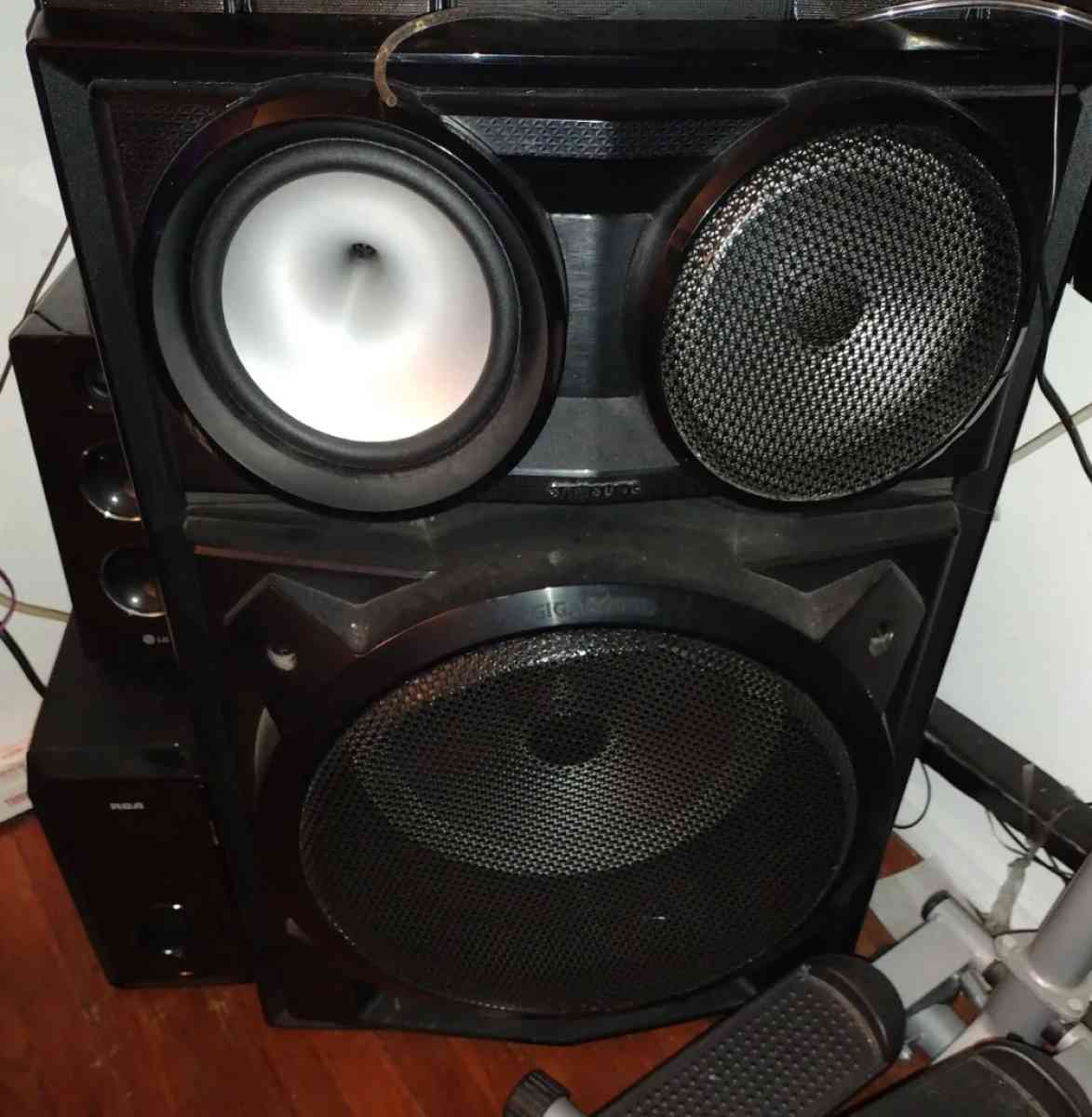 Samsung giga home theater  sound system  heavy duty  play Cd