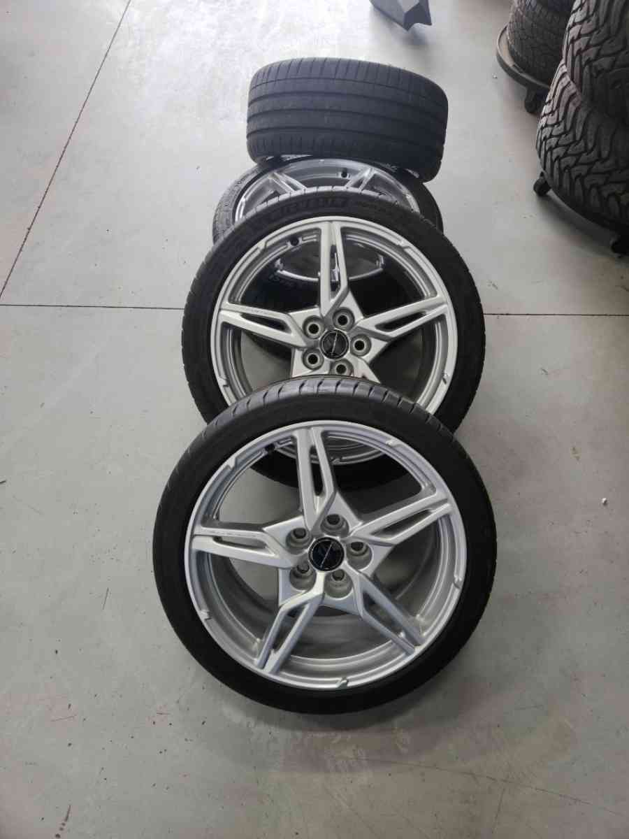 2021 Chevy Corvette Stingray Wheels and Tires