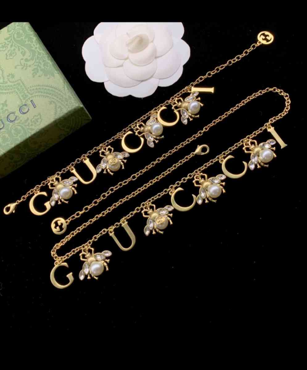 Bee Gucci accessories