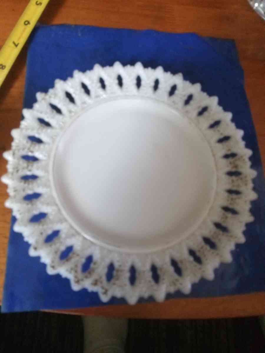 Kemple Sheaf of wheat milk glass plate