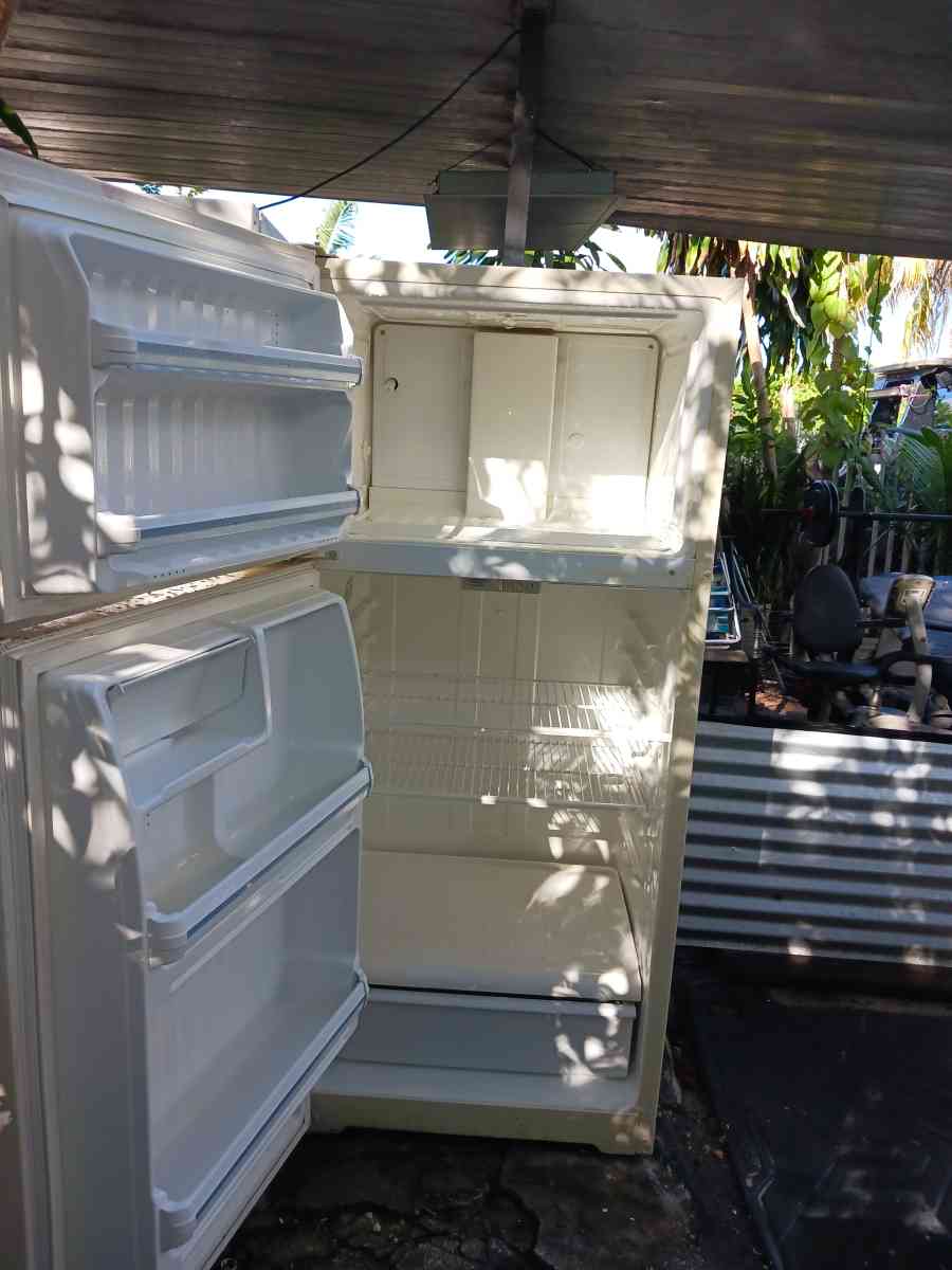 General Electric Refrigerator 29in and good working conditio