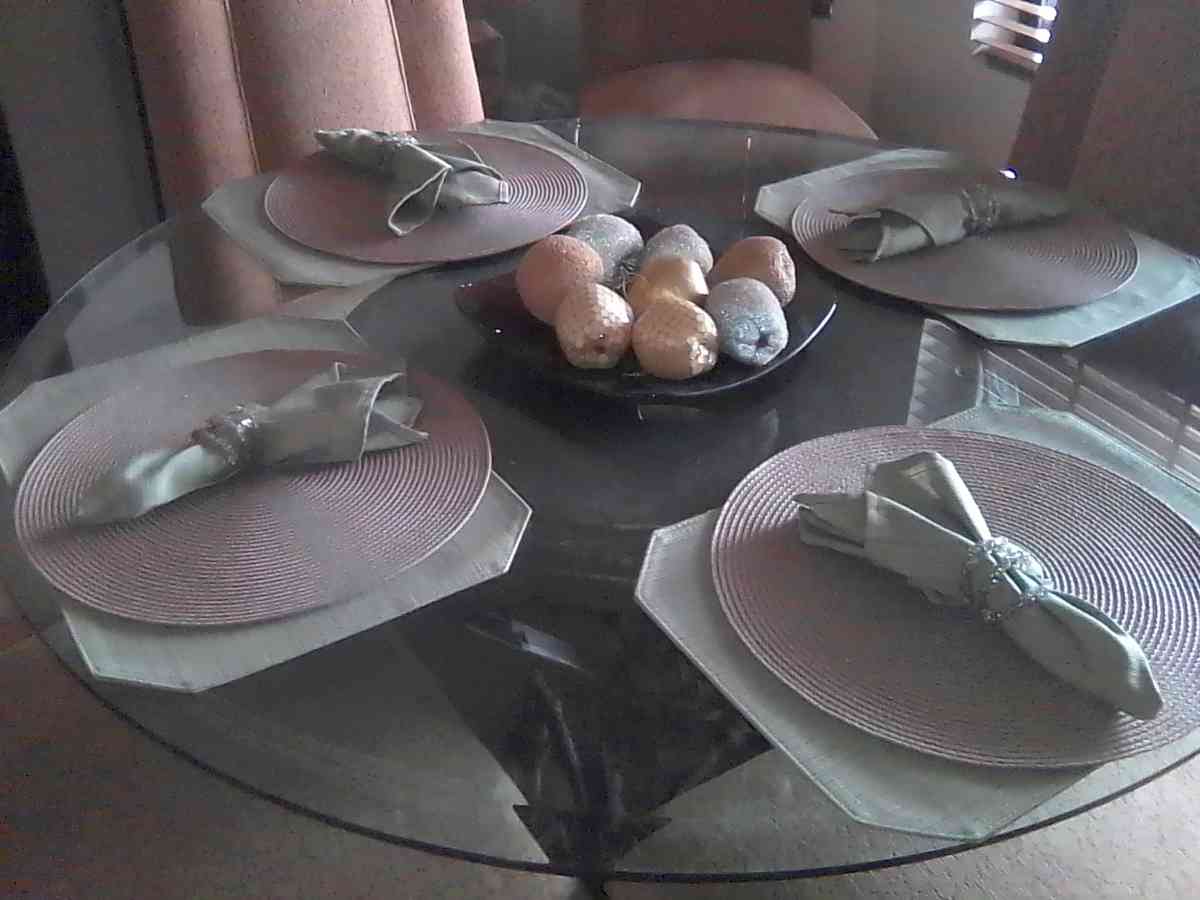 Dinning Table With 6Chairs