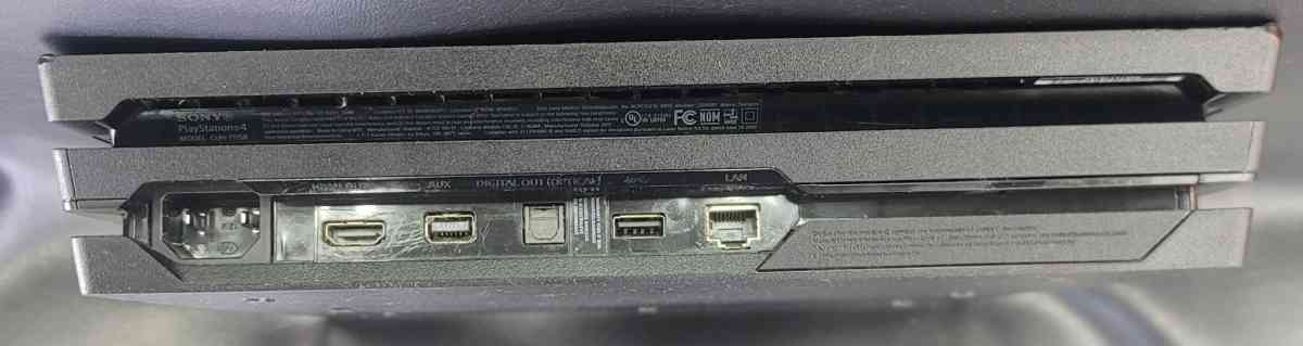 Playstation 4 Pro PS4 1TB W Cable  Two Controller Set