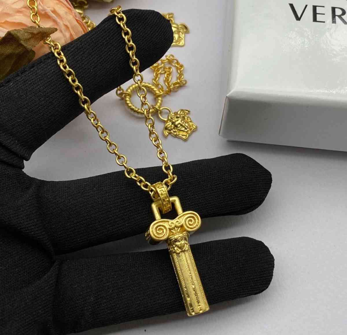 Vrsce gold necklace