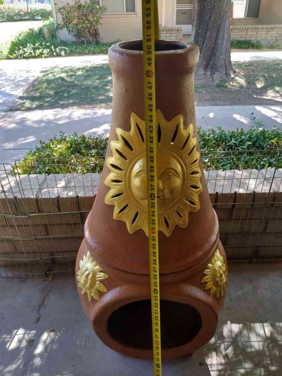 Una Chimenea De Barro Clay Chimney Outdoor Heater 50 X 24
