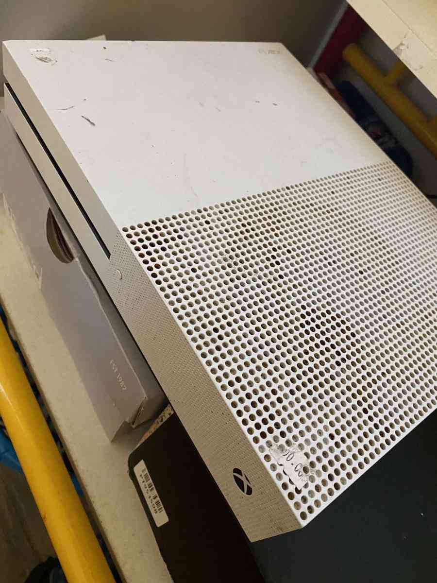 Xbox One 2 Controllers